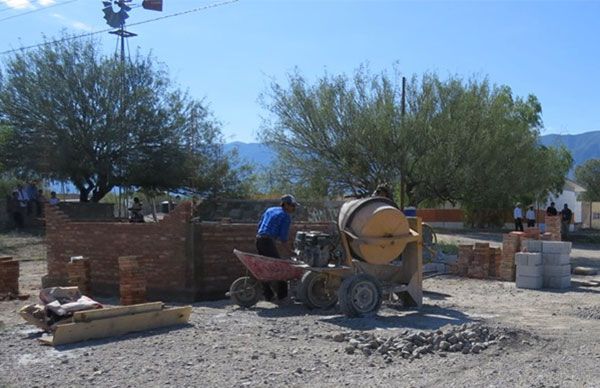 Colocan primera piedra de potabilizadora de agua en el ejido San Isidro