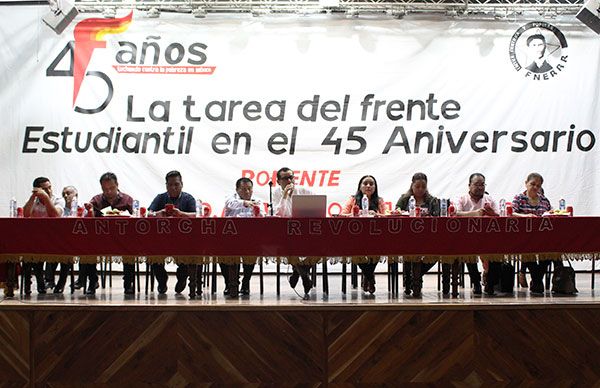 Se unen estudiantes a aniversario de Antorcha