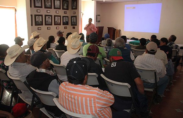 Ayuntamiento capacita a personas para la producción de queso