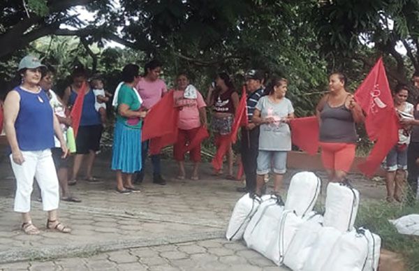 En Tomatlán, antorchistas benefician con apoyos alimentarios a familias de la Cumbre