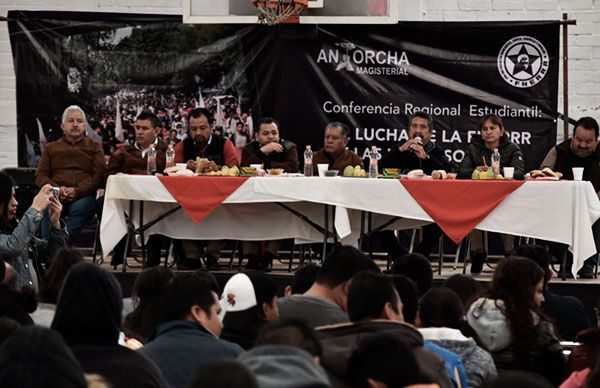 Imparten conferencia sobre el uso de las redes sociales a estudiantes  