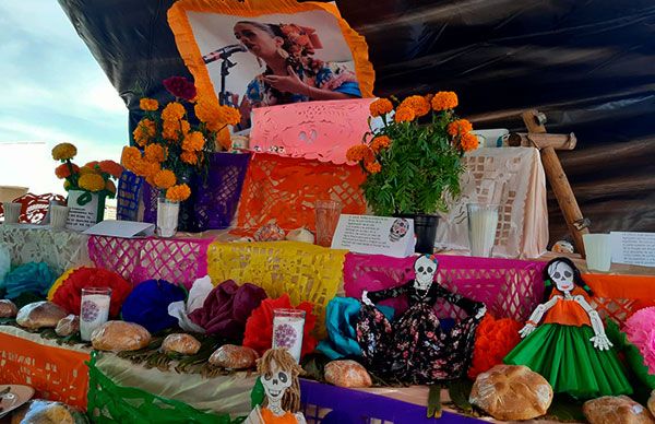 En escuelas impulsan tradiciones de Día de Muertos