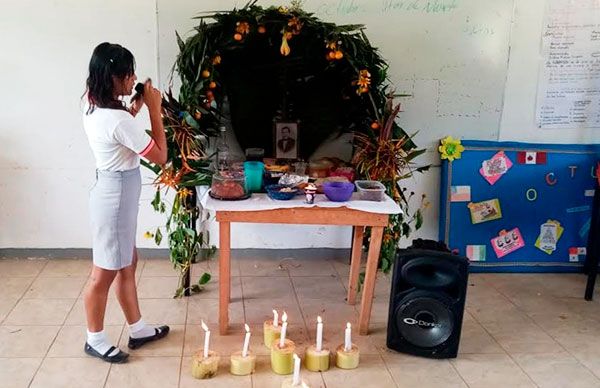 Realizan concurso de altares en EMSAD Núm.65 de Tacotalpa