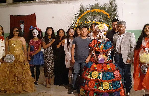 Alumnos del Cecyte Río Verde, conmemora las tradiciones mexicanas.