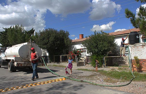 Ayuntamiento de Charcas resuelve el abasto de Agua Potable