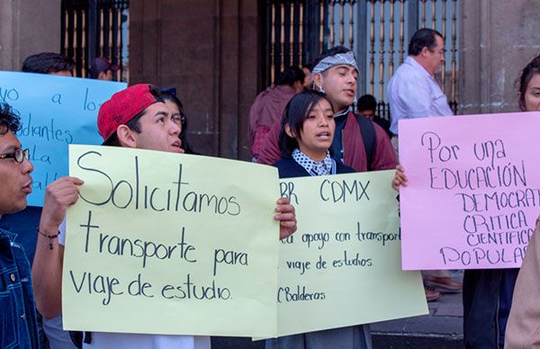 Piden solución a demandas estudiantiles 