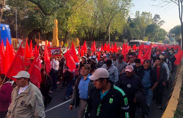 Se movilizan a San Lázaro para exigir que se suspendan los recortes a obras y servicios 