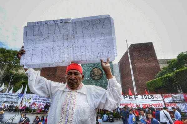 Chihuahua protesta en la CDMX contra recortes de la 4T