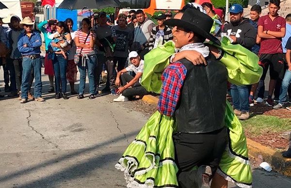 Antorcha despliega arte y cultura en el plantón ante la Cámara de Diputados