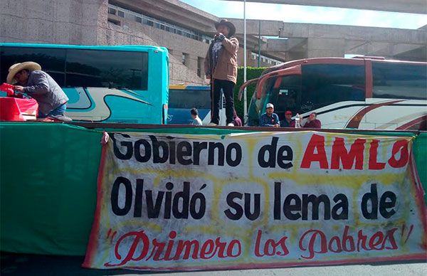 Miles de antorchistas mantienen plantón en Congreso de la Unión 