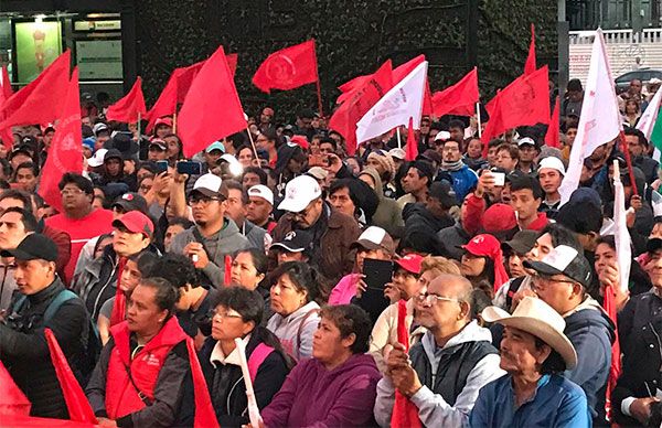 Regios llegan a San Lázaro a protestar contra recortes de AMLO 