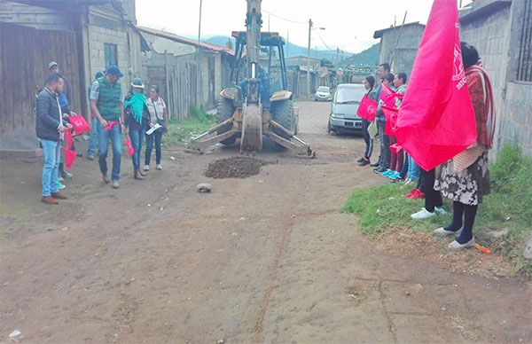 Bajo el lema Antorcha Construye Michoacán dan banderazo de arranque a pavimentación en Nahuatzen