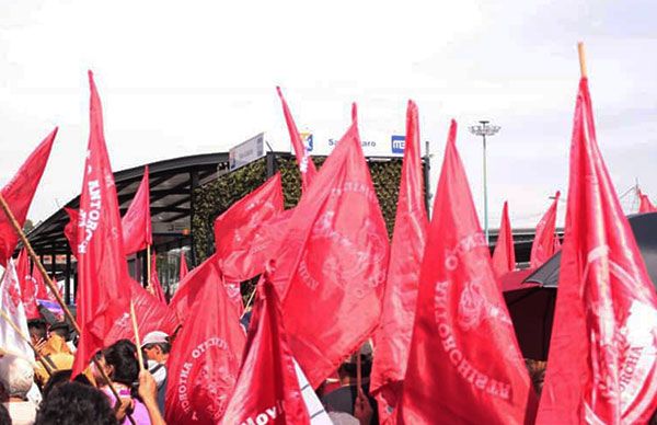 Continúa plantón en la Cámara de Diputados