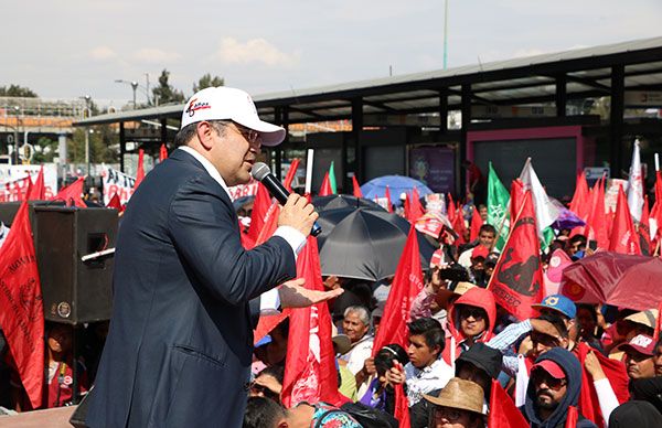 Continúan campesinos en protesta por presupuesto al campo