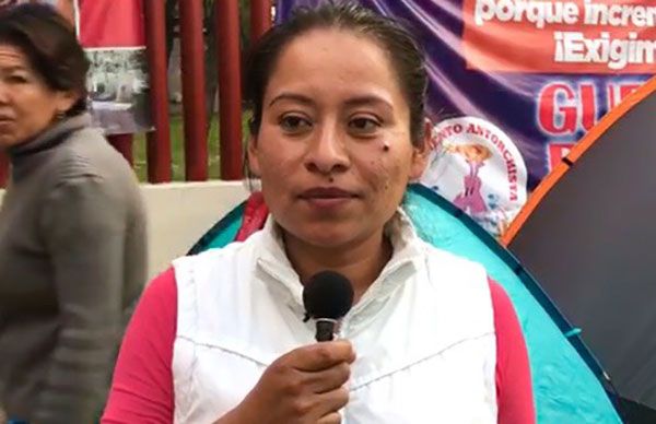 Antorchistas de Oaxaca presentes en el plantón frente a la Cámara de Diputados.