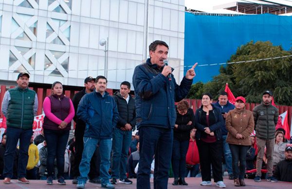 Se suman más contingentes a manifestación en Congreso de la Unión 