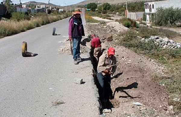 Ayuntamiento rehabilita carretera Charcas Santo Domingo