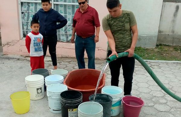 Ayuntamiento de Charcas atiende desabasto de agua potable.