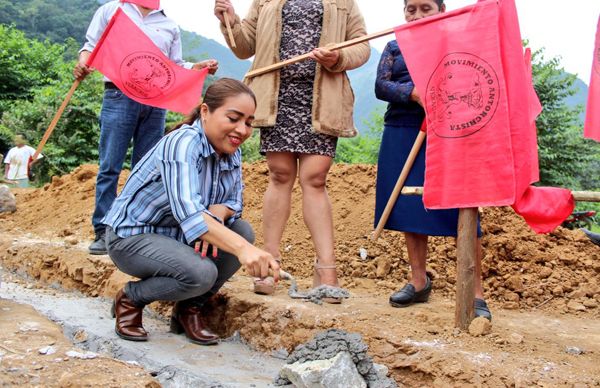 Ponen la primera piedra para comedor estudiantil de CecyTev 