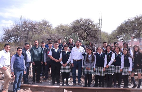 Continúan obras de infraestructura educativa en Villa de Ramos