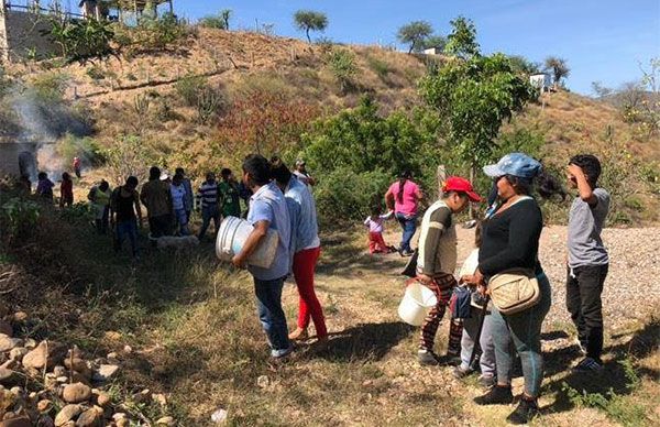 Realizan faena de limpieza colonos de la Antorcha Popular, en Tlapa