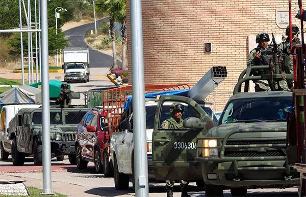 Ejército y Policía amedrentan a jóvenes de Tecomatlán; CFE incumple acuerdo con estudiantes