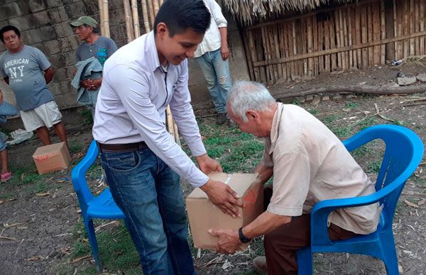 Antorcha gestiona y entrega apoyos a familias pobres de la Huasteca 