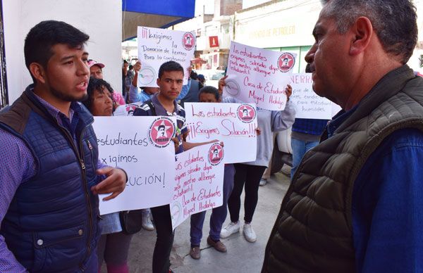 Alcalde se compromete a solucionar demandas de estudiantes del CECyTE VI, Salinas.