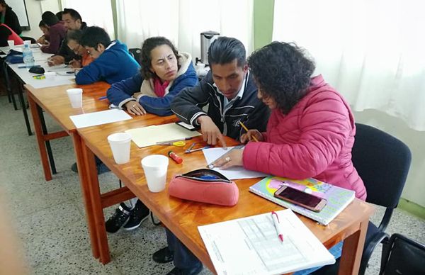 Reciben maestros del CBTa 168 cursos de actualización docente