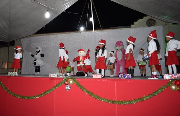  Inician escuelas y ayuntamiento de Ixcaquixtla fiestas decembrinas