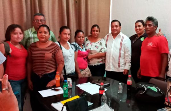 Antorchistas se manifiestan en palacio de Carmen