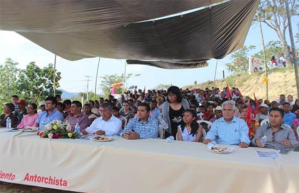 Conmemoran décimo aniversario de col.Unidad Antorchista en Tantoyuca