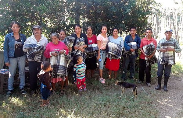 Continúan los apoyos para familias humildes del municipio de Tanlajás