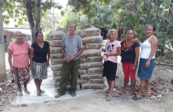 Antorcha entrega material de vivienda en Santa María Tonameca