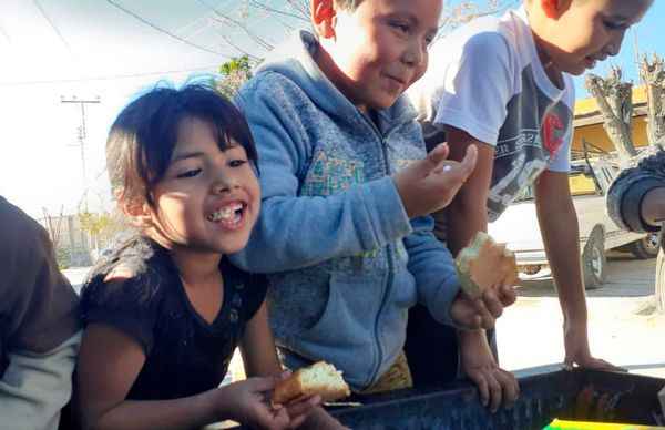 Reyes Magos visitan a niños de bajos recursos