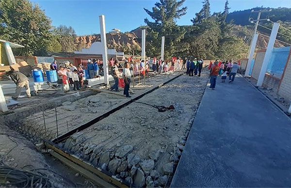 Dan banderazo a techado de preescolar en Magdalena Peñasco