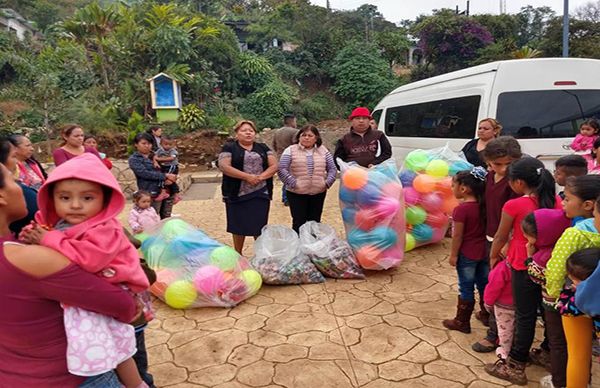 Antorcha entrega juguetes en la Sierra del Gallego