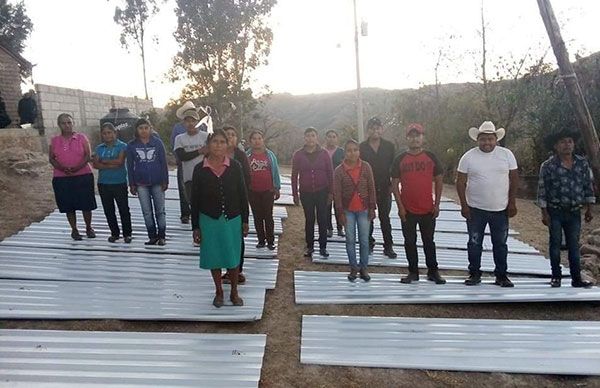 Antorchistas de Barranca Xoco mejorarán los techos de sus viviendas