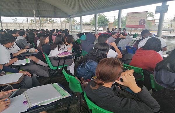 Imparten conferencia a estudiantes del Puerto de Veracruz