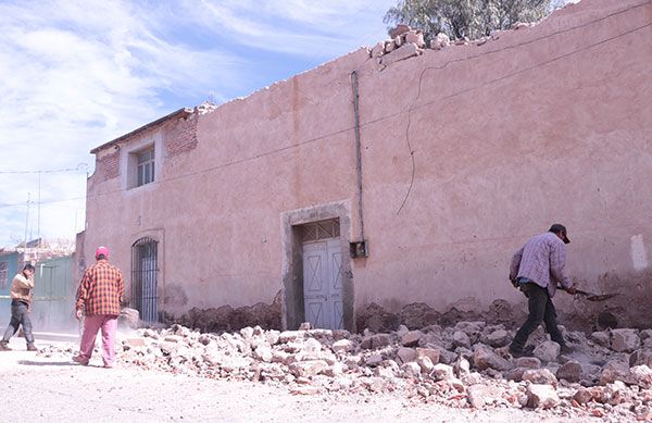 Auxilia Protección Civil a familia por colapso de techo 