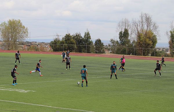 Continúan futbolistas zacatecanos su preparación para Espartaqueada Deportiva