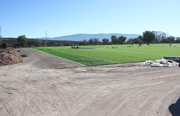 Remodela Ayuntamiento de Charcas cancha para jóvenes futbolistas 