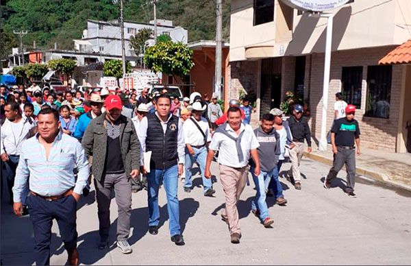 Condiciona alcalde de Tamazunchale apoyo a familias  