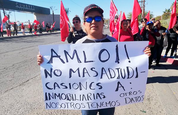 Protestan familias en Infonavit por beneficio a inmobiliarias y abandono de familias pobres