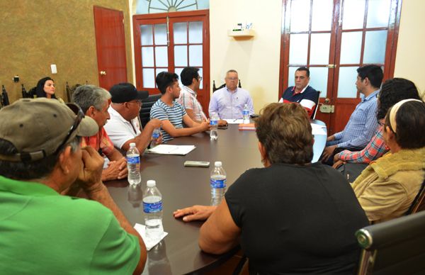 Antorchistas se reúnen con presidente municipal de Alvarado