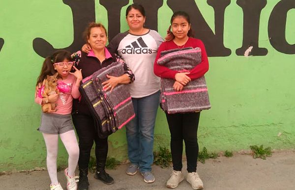 Antorcha entrega cobijas a familias de GAM por época invernal