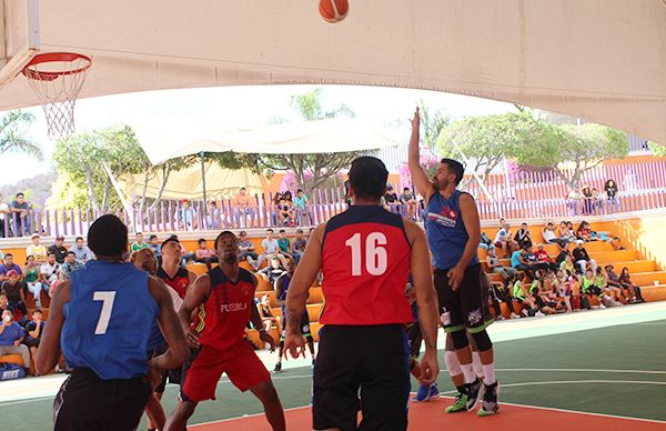 Buscan poblanos primera posición de grupo en baloncesto