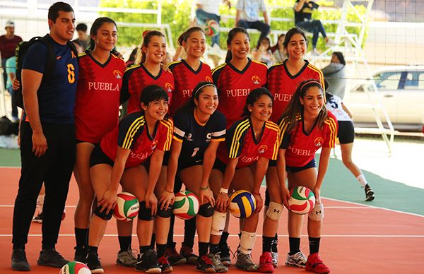 Avanza escuadra poblana en voleibol femenil