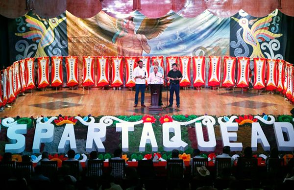 Antorchistas de la CDMX  presentes en la clausura de la Espartaqueada Deportiva