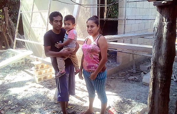 Reciben familias humildes de Pixtún programas de vivienda